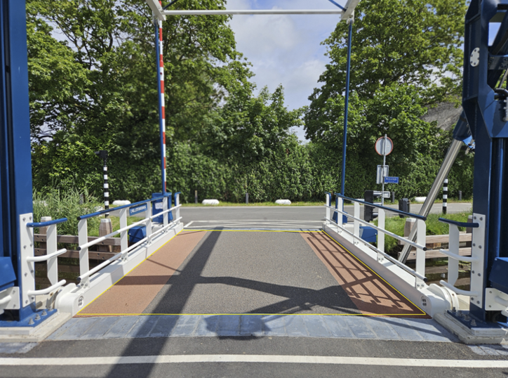 Controleren of het brugdek vrij is
